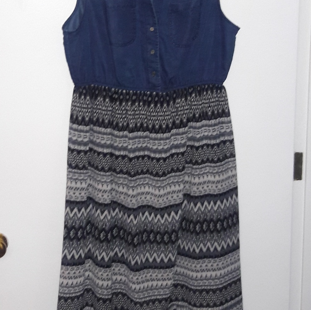Sleeveless Hi-Low 👗 - Picture 2 of 7